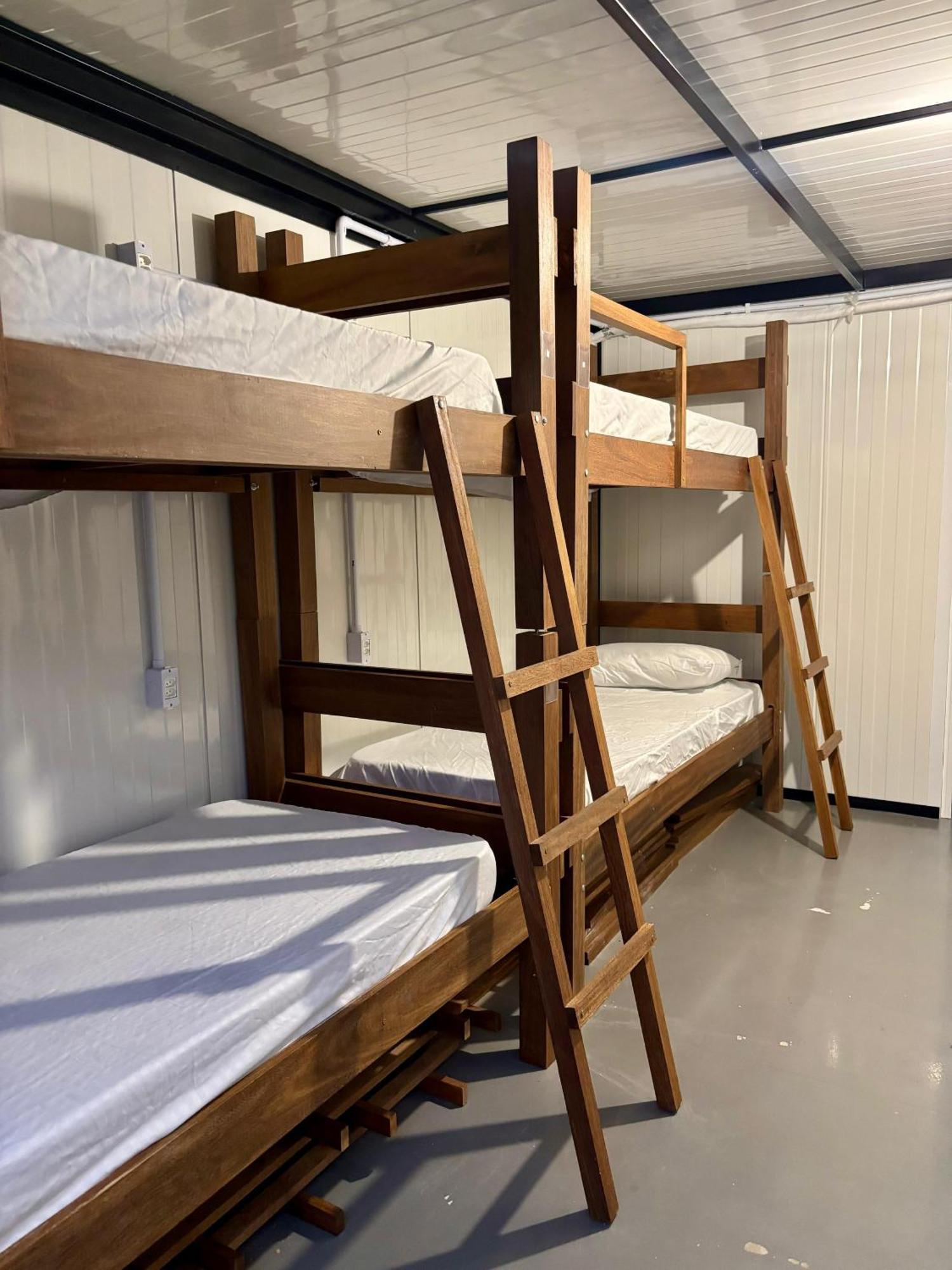Sea Wolf Hostel - Lagoa Da Conceicao Florianópolis Екстериор снимка